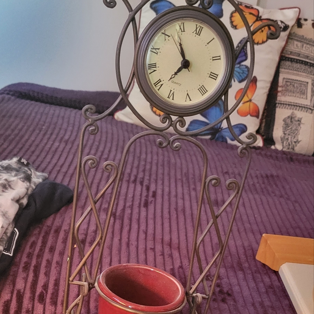 Antique Clock - Picture 3 of 3